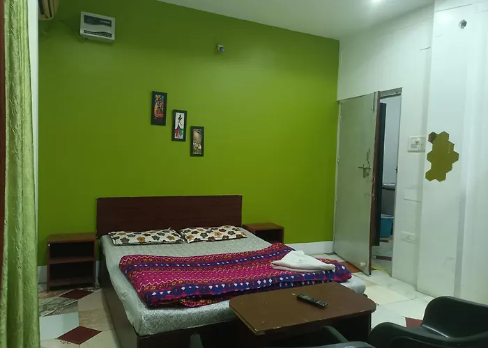 Riverbank Guesthouse With Restaurant & Self Cooking Facility
