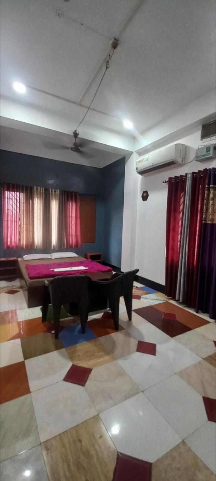 Riverbank With Restaurant & Self Cooking Facility Homestay *