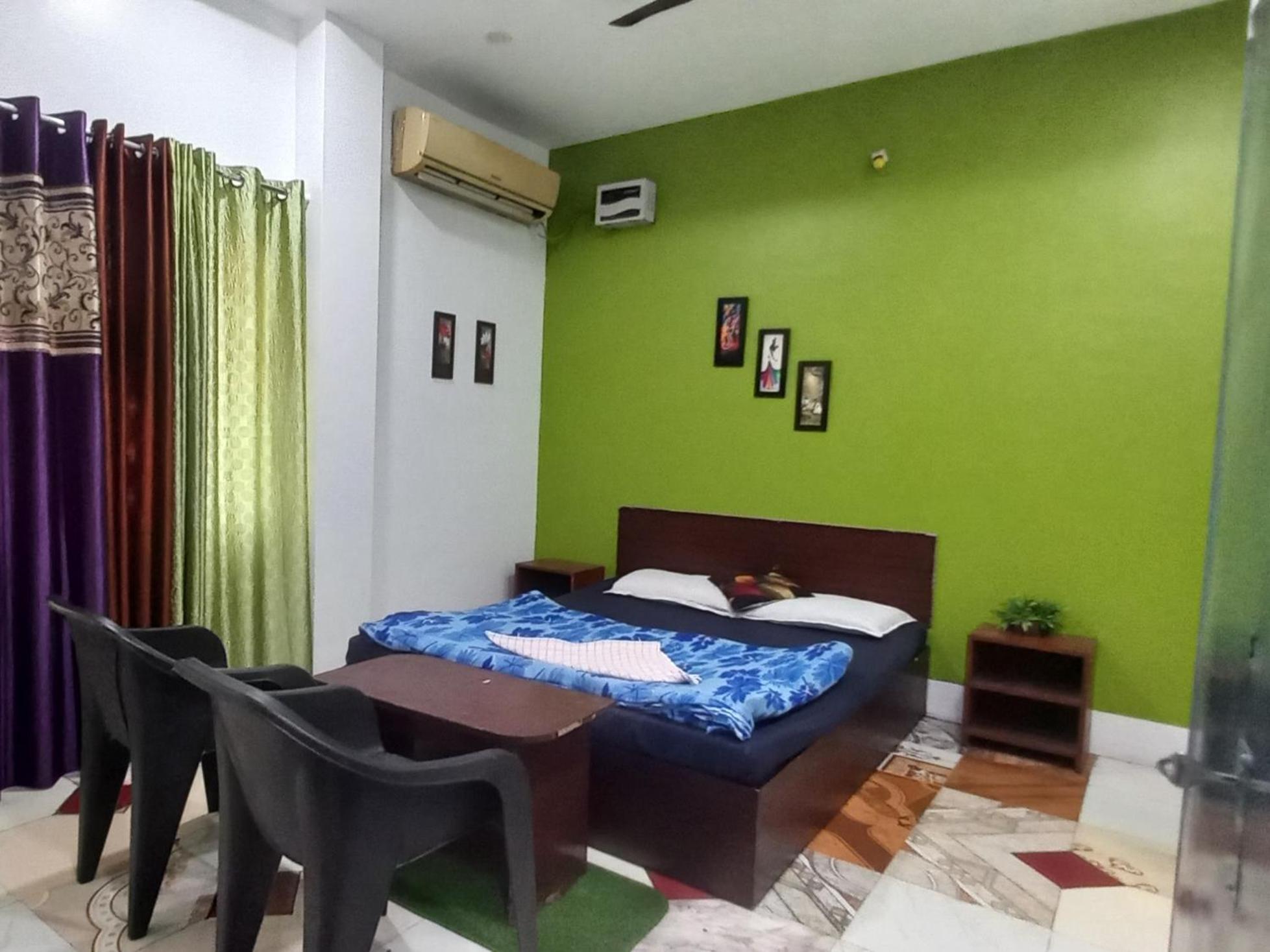 Riverbank With Restaurant & Self Cooking Facility Homestay *